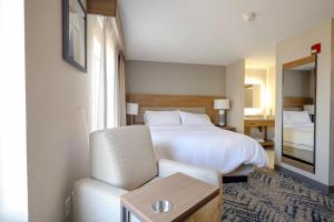 Afbeelding uit fotogalerij van Beachwood Extended Suites in Beachwood