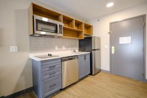 Afbeelding uit fotogalerij van Beachwood Extended Suites in Beachwood