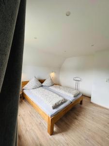a bedroom with a bed in a room at Ferienhaus Zingel in Eckernförde