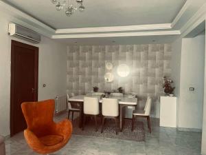 a dining room with a table and chairs at Bloome appartement, Riadh Andalous , Ariana ville in Burj at Turkī