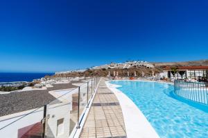 a swimming pool with a view of the ocean at Guanabara Sunset in Puerto Rico de Gran Canaria