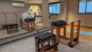 a gym with two exercise equipment in a room at Studio Aconchegante 200m praia Pajuçara e P Verde in Maceió