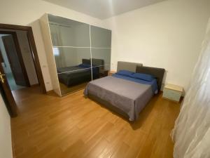 a small bedroom with a bed and a mirror at Casa Tranquilla vicino al Centro in Padova