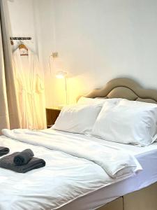 En eller flere senge i et værelse på Yada House Alina Cottage