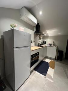 Studio SC - Cozy appartement in Genk near Thor Park - 4 peopleにあるキッチンまたは簡易キッチン