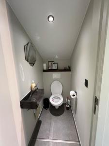 Studio SC - Cozy appartement in Genk near Thor Park - 4 peopleにあるバスルーム