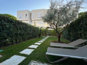 Κήπος έξω από το Gjiri i Lalzit, Durres - San Pietro - Alfred's Apartments with Garden