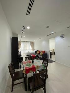 Posezení v ubytování KLCC Bukit Bintang Binjai 8 premium soho by Prime Suites