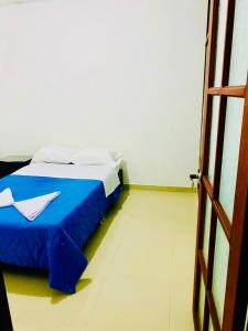 Un pat sau paturi într-o cameră la Apartamento en el Líbano +3 fotografii