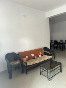 a couch and a chair and a table in a room at MOTA HOUSe in Jāmb