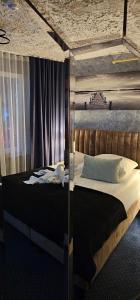 Ένα ή περισσότερα κρεβάτια σε δωμάτιο στο APARTAMENT z JACUZZI SPA