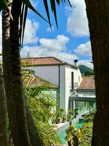 a villa with a swimming pool and a house at Maison EMERAUDE in Rabo de Peixe