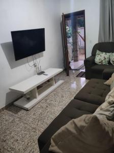 TV a/nebo společenská místnost v ubytování Casa Aconchegante