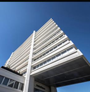 a tall white building with a blue sky in the background at Apartmens Libertas in Vienna