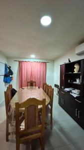 Fotografie z fotogalerie ubytování Habitación privada con cama matrimonial, baño y salida al jardín v destinaci Colonia Las Rosas + 5 fotografií