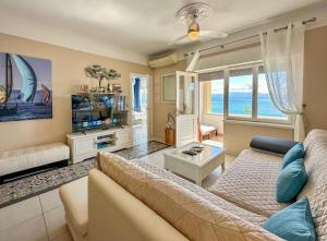 Et tv og/eller underholdning på Beach House Labineca