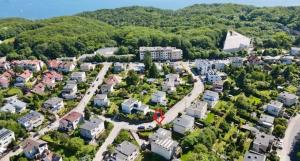 Zdjęcie z galerii obiektu POKOJE i APARTAMENTY LIMONKA do plaży 900m STOCZNIOWCÓW 13 w mieście Gdynia +52 zdjęcia