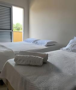 two beds sitting next to each other in a bedroom at Casa com piscina no Botânico in Ribeirão Preto +38 photos