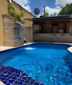 Kolam renang di atau dekat dengan Casa com piscina no Botânico