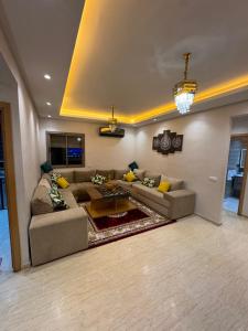 Χώρος καθιστικού στο Bel appartement à louer à Marrakech targa