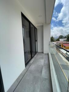 a balcony of a building with a view of a train at Apartamento Centrico con parqueo gratuito in Estación Pamplona +15 photos