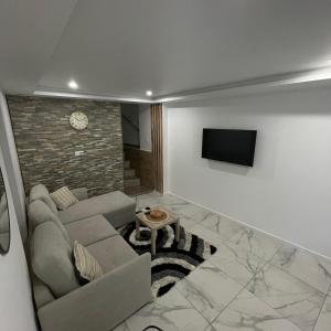 Μια τηλεόραση ή/και κέντρο ψυχαγωγίας στο Duplex cosy en face de la moselle