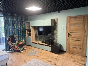 Μια τηλεόραση ή/και κέντρο ψυχαγωγίας στο Apartments 52 +30 φωτογραφίες