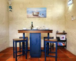 Billede fra billedgalleriet på CoralStone Escape near beach and airport with private garden i Christ Church + 20 billeder