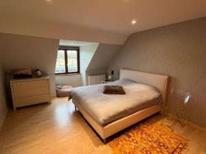 a bedroom with a large bed in a room at Côte d'Opale 8-10 personnes in Audembert
