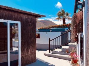 a view from the outside of a house with a balcony at Casa Colina Tenerife in San Isidro