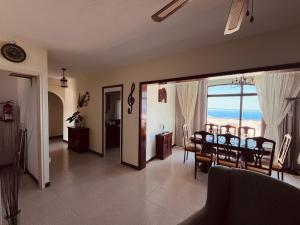 a living room with a table and chairs and a view of the ocean at Casa Colina Tenerife in San Isidro
