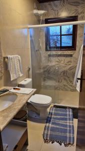 Ένα μπάνιο στο Chalé Oxossi +45 φωτογραφίες