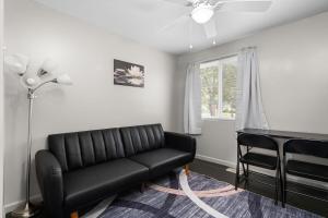 Χώρος καθιστικού στο Updated & centrally located, 3-bedroom house with AC in charming Ann Arbor