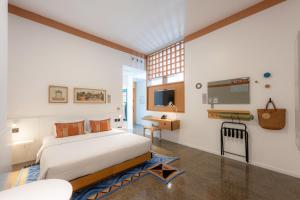 a bedroom with a bed and a desk in it at Shada Hotel Dubai - فندق شدا دبي in Dubai