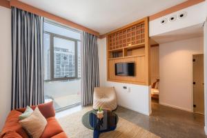 a living room with a couch and a table at Shada Hotel Dubai - فندق شدا دبي in Dubai