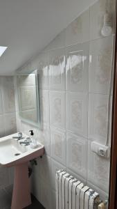 a bathroom with a sink and a mirror at A Casa do Peregrino in A Guarda