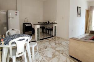 Dapur atau dapur kecil di Apto 2 Quartos c Suite e Varanda - 5 min da Luiz Nogueira