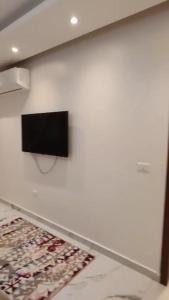 a flat screen tv on a wall in a room at إسراء المهندسين in Cairo