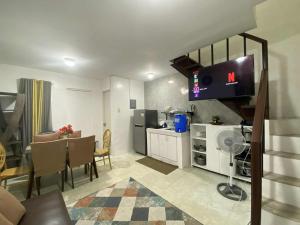 Η κουζίνα ή μικρή κουζίνα στο Eevee's Homes B14 L19 Bacolod