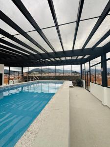 Бассейн в Suite with pool condominium Torres de Almería или поблизости