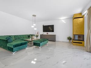Χώρος καθιστικού στο Villa Pool House Fancy - Villa With Private Pool