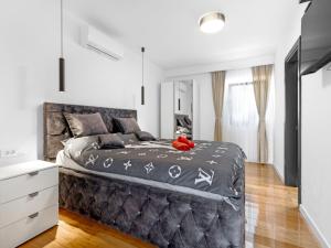 Ένα ή περισσότερα κρεβάτια σε δωμάτιο στο Villa Pool House Fancy - Villa With Private Pool +14 φωτογραφίες