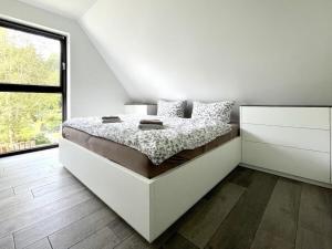 Voodi või voodid majutusasutuse Holiday home in Zingst with swimming pool toas