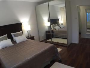 a bedroom with a large bed and a mirror at City Apartment Sairaalakatu in Kuopio