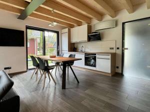 Köök või kööginurk majutusasutuses Holiday home in Zingst with swimming pool