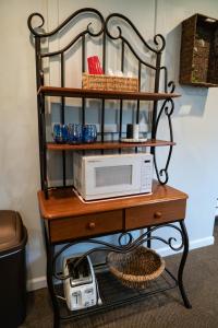 Galeriebild der Unterkunft 1-bedroom apartment, sleeps 4, in lovely Pilot Mountain-walk to Main st! Unit 2 in Pilot Mountain