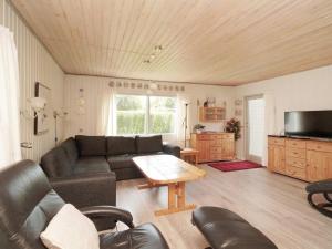 Μια τηλεόραση ή/και κέντρο ψυχαγωγίας στο 6 person holiday home in Eskebjerg-By Traum