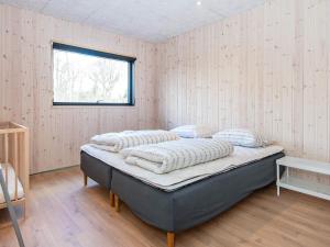 Ένα ή περισσότερα κρεβάτια σε δωμάτιο στο 10 person holiday home in Glesborg-By Traum