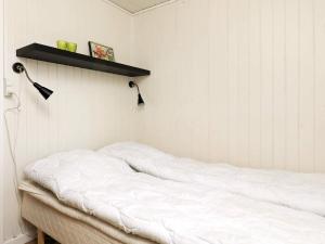 Postel nebo postele na pokoji v ubytování 6 person holiday home in Sæby-By Traum