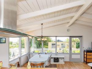 Η κουζίνα ή μικρή κουζίνα στο 4 person holiday home in Snedsted-By Traum +15 φωτογραφίες